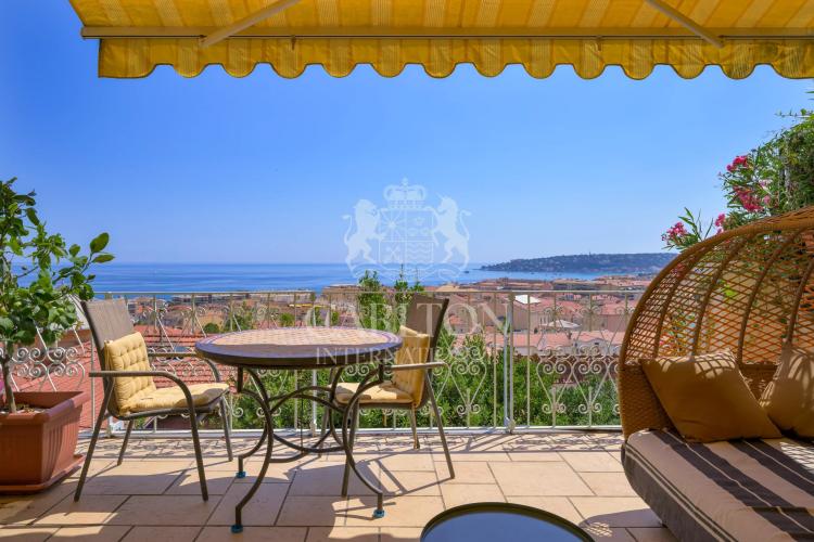 Villa avec vue mer et accès facile au centre-ville - Opportunité d'investissement