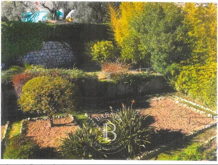 MENTON GARAVAN – RARE OPPORTUNITÉ FONCIÈRE, PERMIS PURGÉ POUR 3 APPARTEMENTS