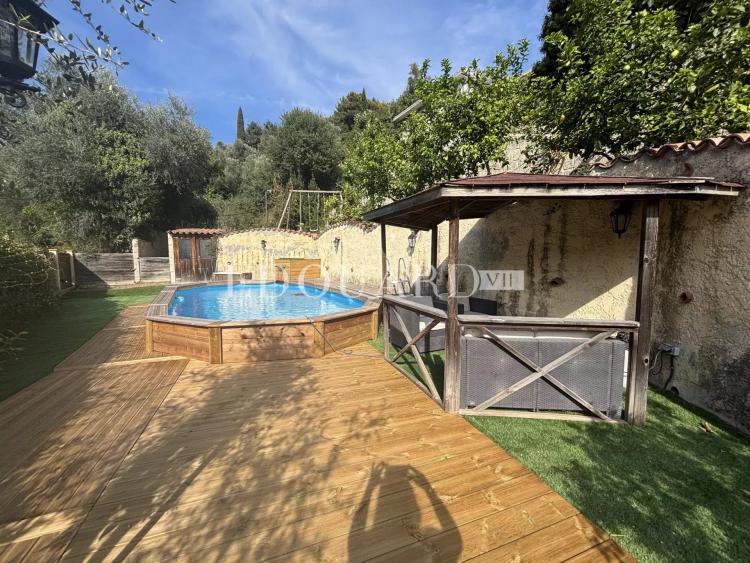 En exclusivité maison provençale à vendre avec appartement indépendante, piscine et grand jardin