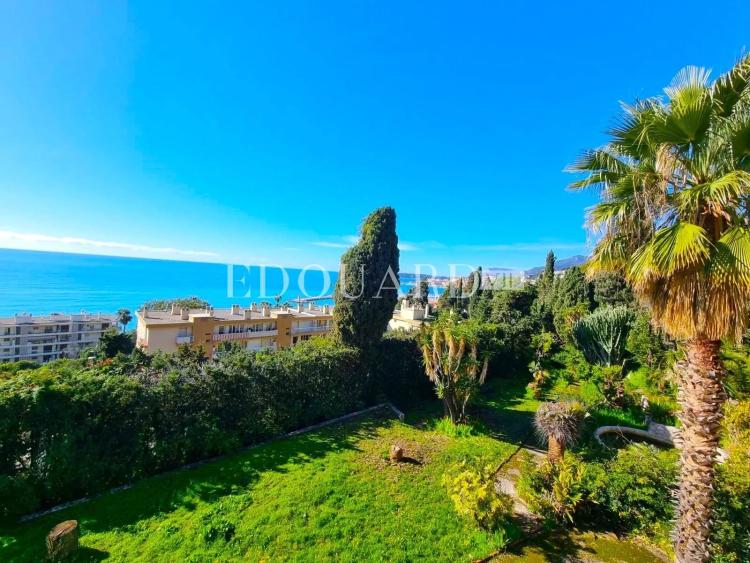 Magnifique propriété avec splendide vue mer panoramique, grande piscine, vaste pool house et immense jardin arboré