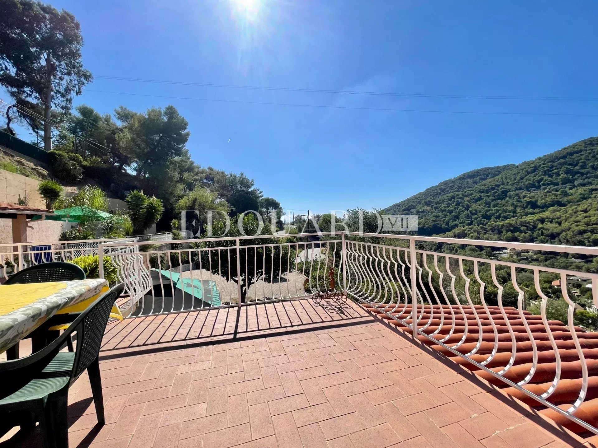 Sur la commune de Gorbio, à vendre maison indépendante avec vaste terrain constructible