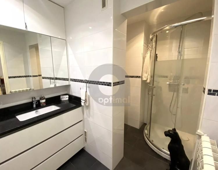 A VENDRE - MENTON CAREÏ - BEAU 3P AVEC CAVE EN BON ETAT TRAVERSANT BALCON TERRASSE ET JARDIN