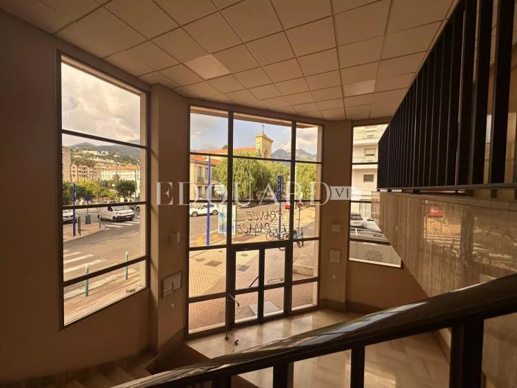 En exclusivité studio avec balcon, au quatrième étage d'un immeuble de standing avec conciergerie