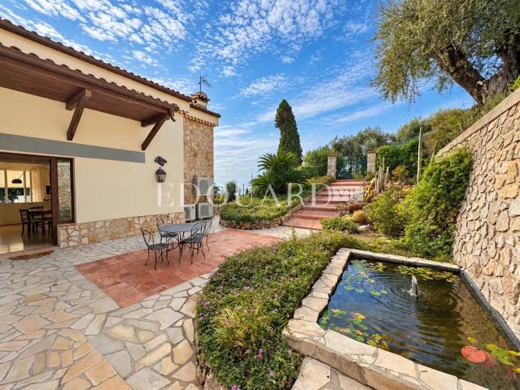Magnifique haut de villa avec terrasse, splendide vue mer panoramique, jardin, piscine et garage
