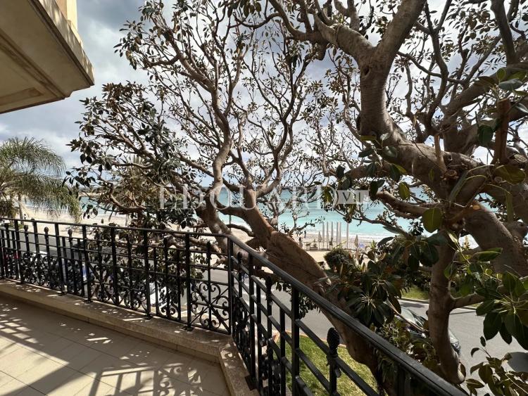 Dans résidence de luxe, deux pièces avec grande terrasse, belle vue mer, cave et parking en sous-sol