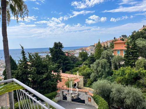 MENTON GARAVAN – RARE OPPORTUNITÉ FONCIÈRE, PERMIS PURGÉ POUR 3 APPARTEMENTS