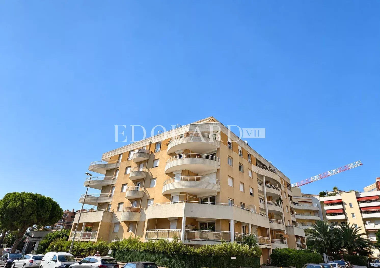 En exclusivité trois pièces à vendre avec terrasse, belle vue dégagée et garage