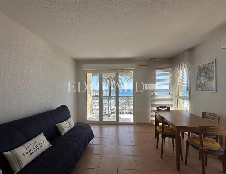 En exclusivité deux pièces à vendre avec terrasse et splendide vue mer, dans immeuble face aux plages
