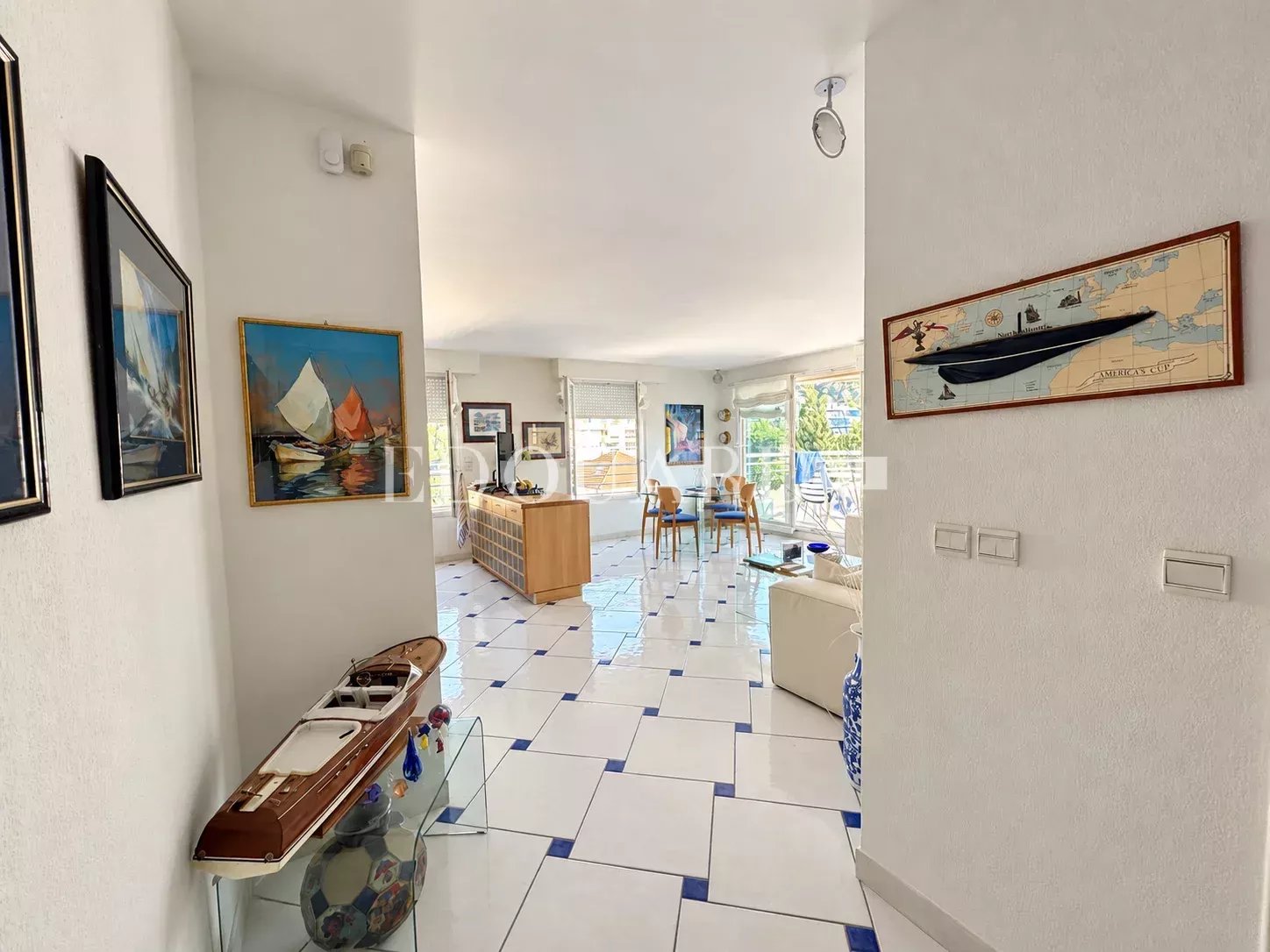 En exclusivité trois pièces à vendre avec terrasse, belle vue dégagée et garage
