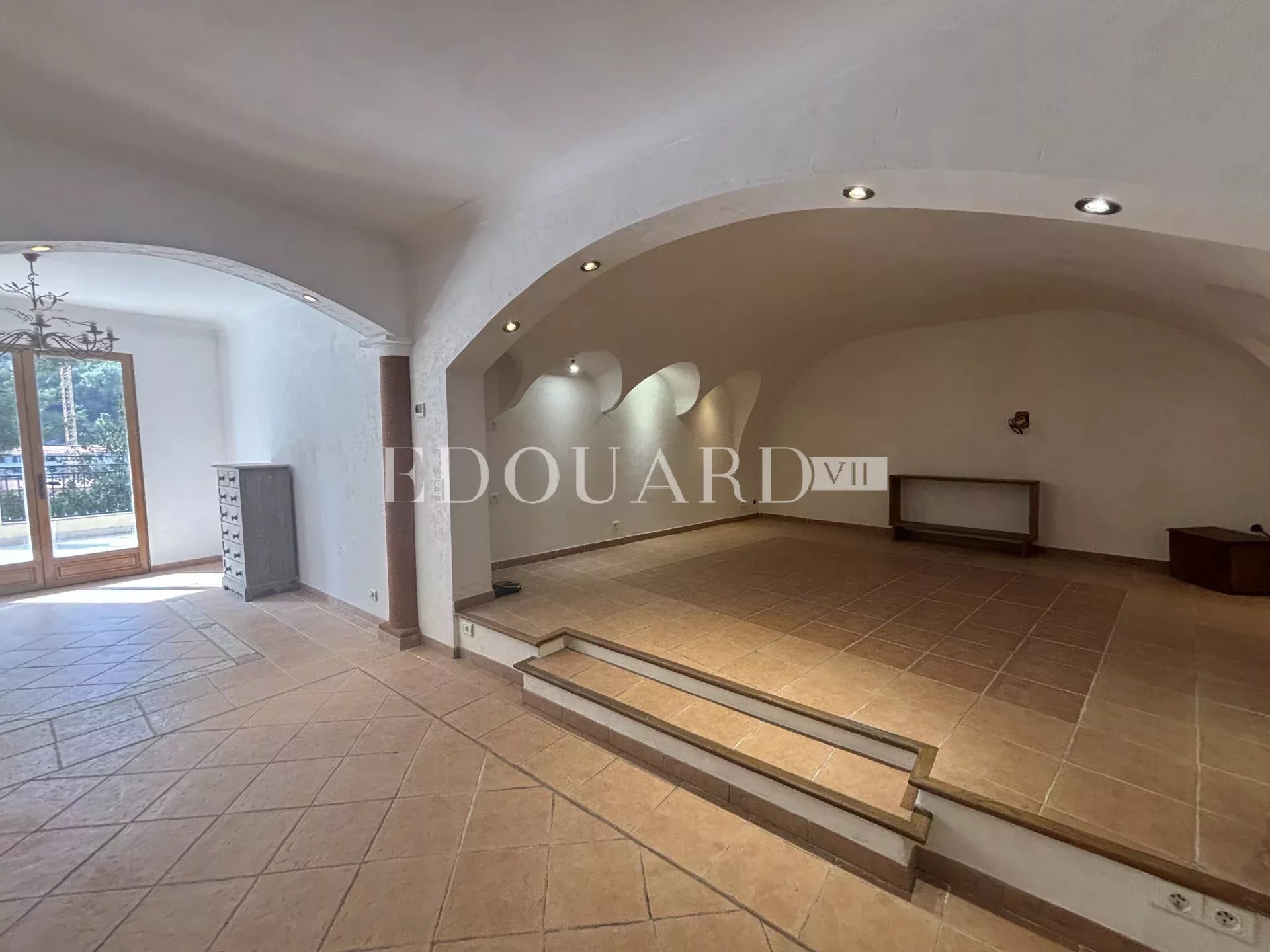 En exclusivité maison provençale à vendre avec appartement indépendante, piscine et grand jardin