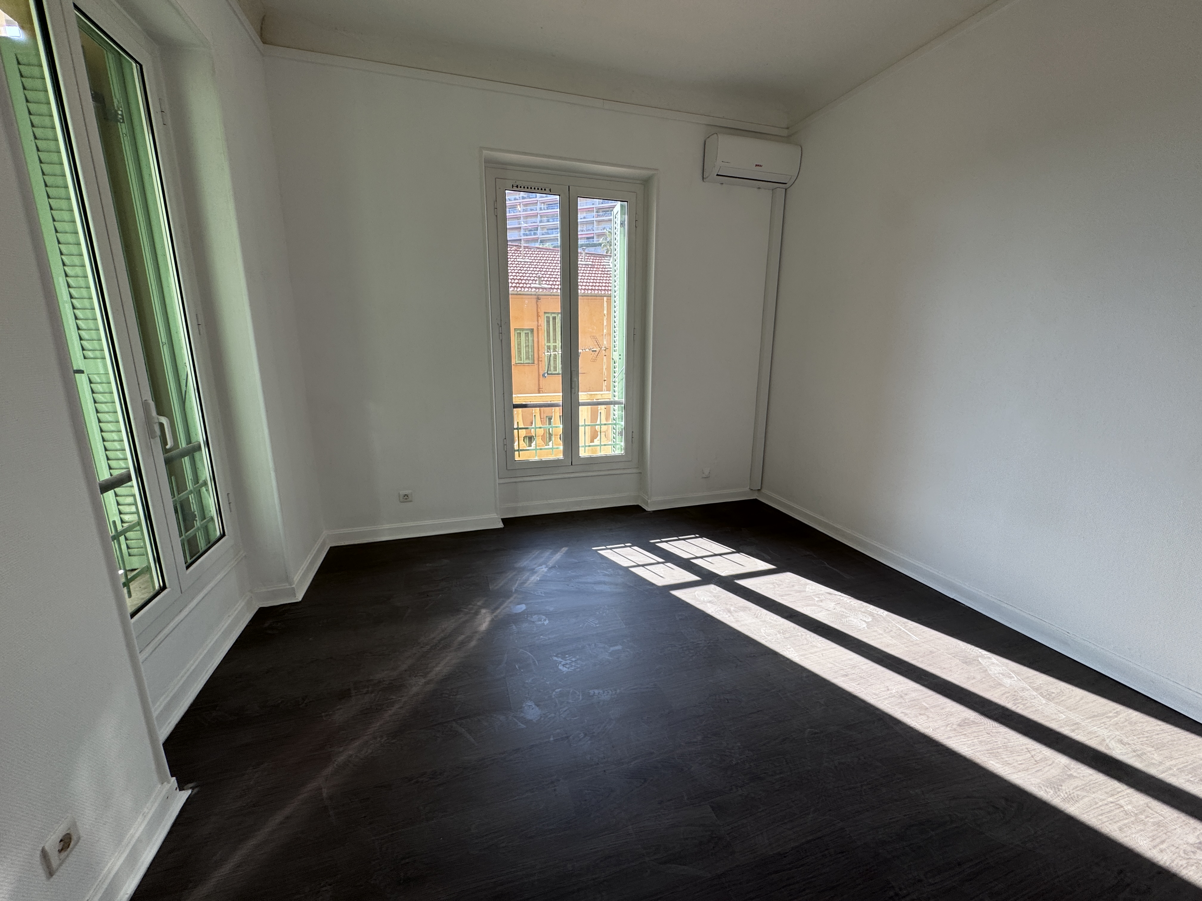 Menton – Trois-pièces avec terrasse de 27 m², proche du centre