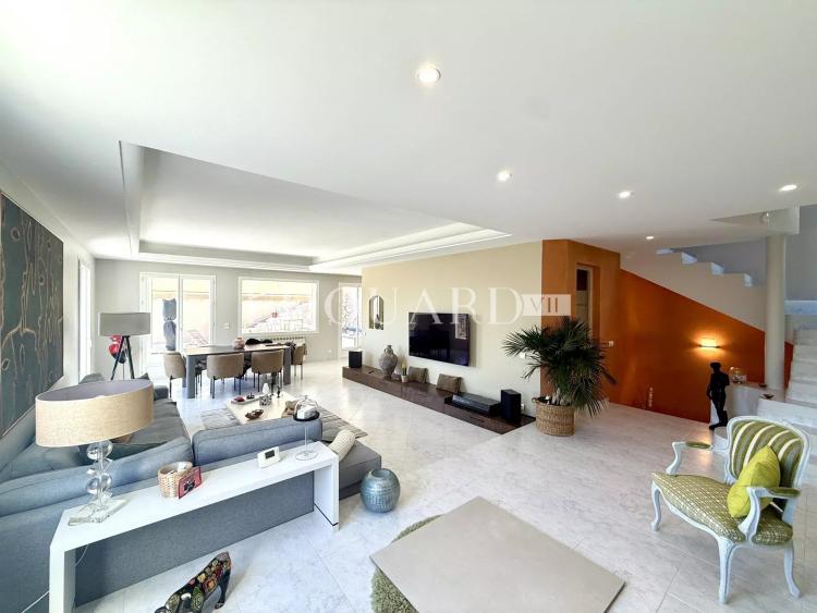 Maison d’exception à vendre à Menton Borrigo avec bassin chauffé, vaste terrasse et belle vue mer panoramique