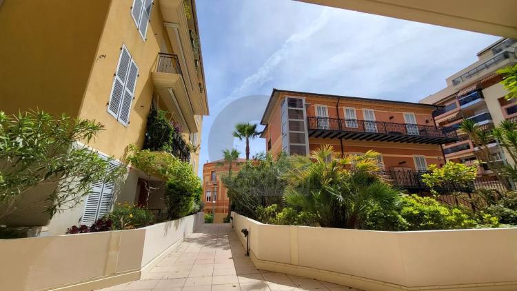 Menton centre ville - Appartement 2 Pièces - terrasse et parking