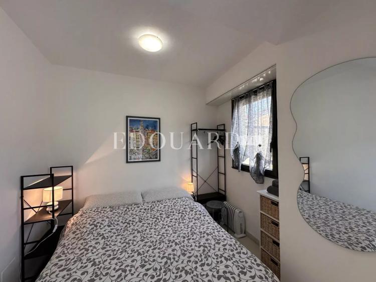 En exclusivité deux pièces en bon état avec terrasse, dans bel immeuble recent en plein centre de Menton