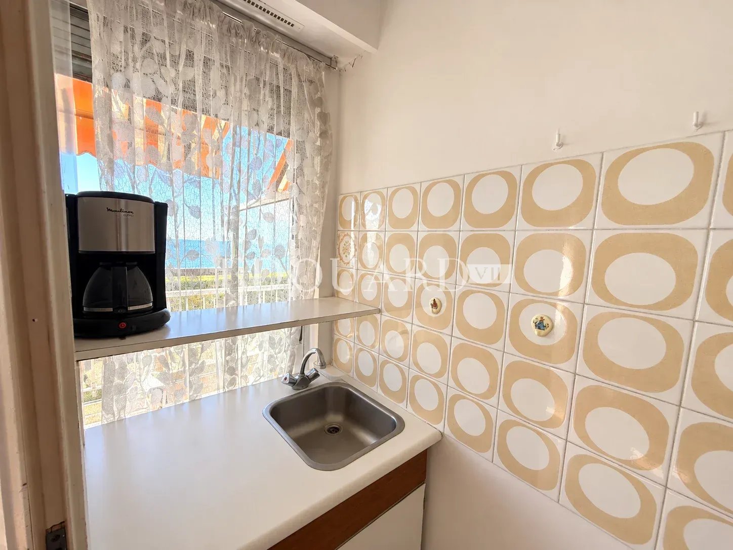 En exclusivité studio face aux plages avec terrasse, splendide vue mer panoramique et parking