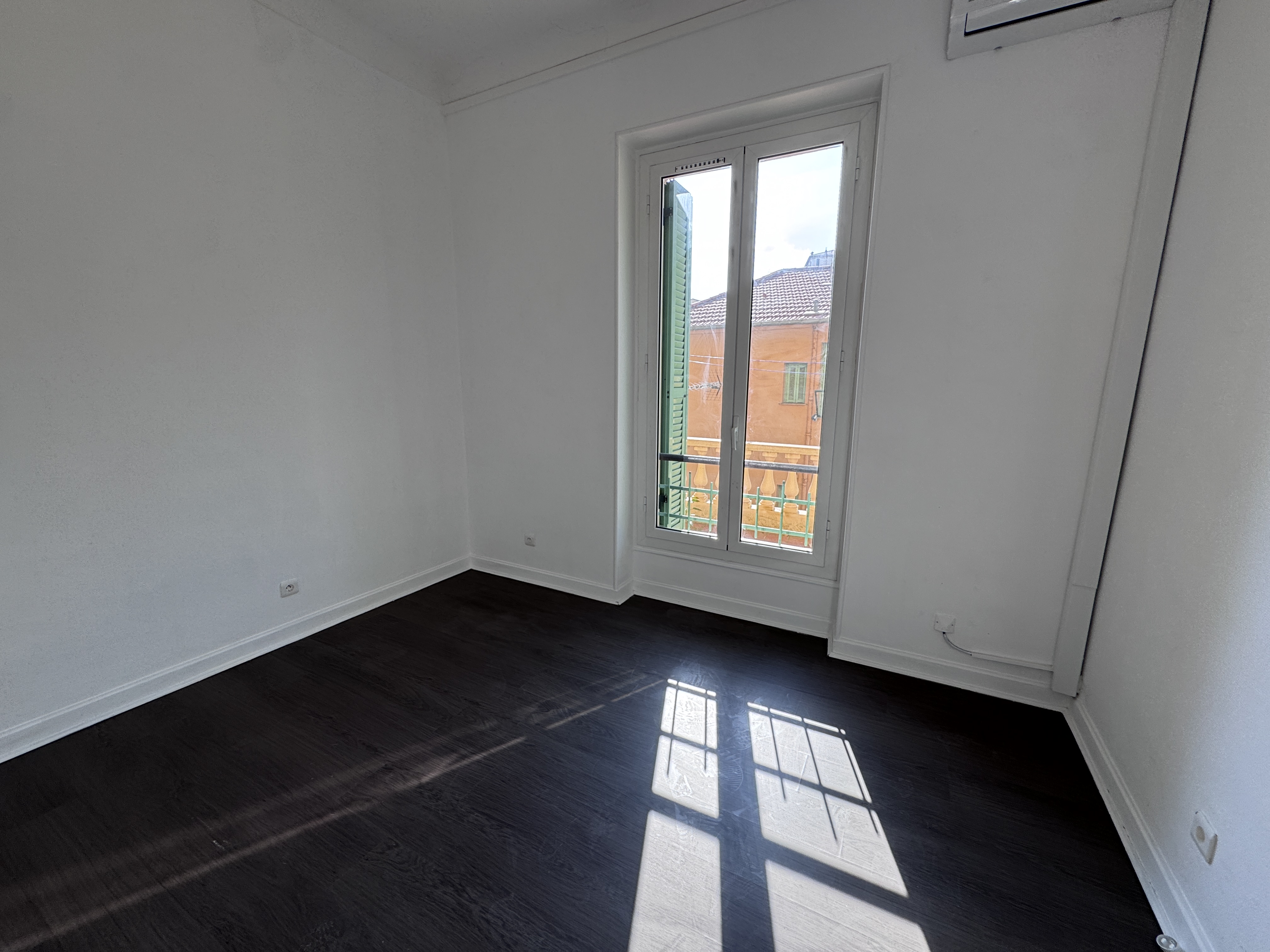 Menton – Trois-pièces avec terrasse de 27 m², proche du centre