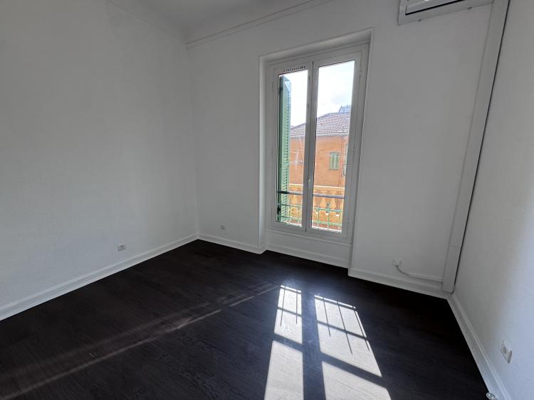Menton – Trois-pièces avec terrasse de 27 m², proche du centre