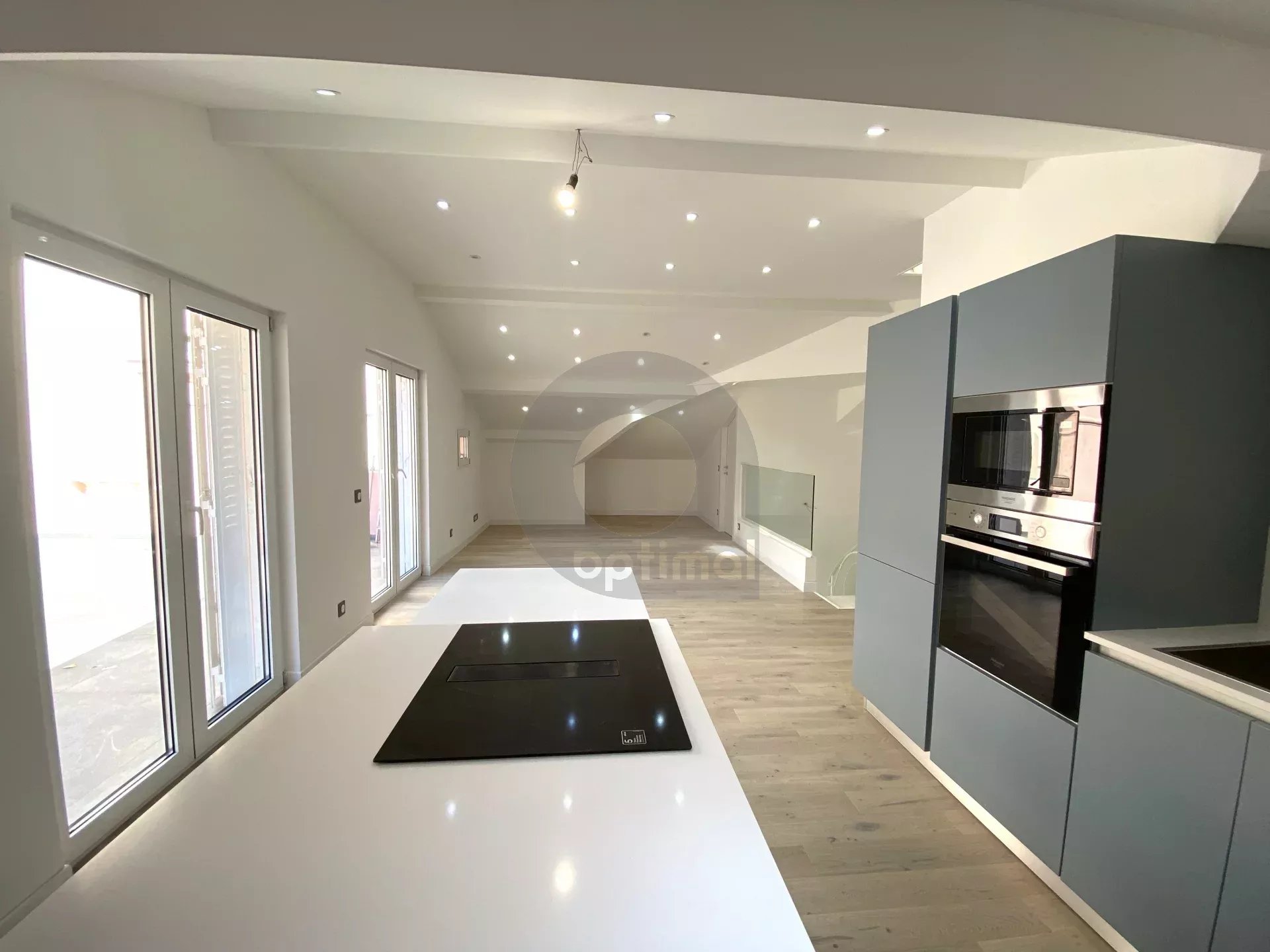 A VENDRE MENTON CENTRE 3P DERNIER ETAGE 62M2 AVEC TERRASSE 38M2