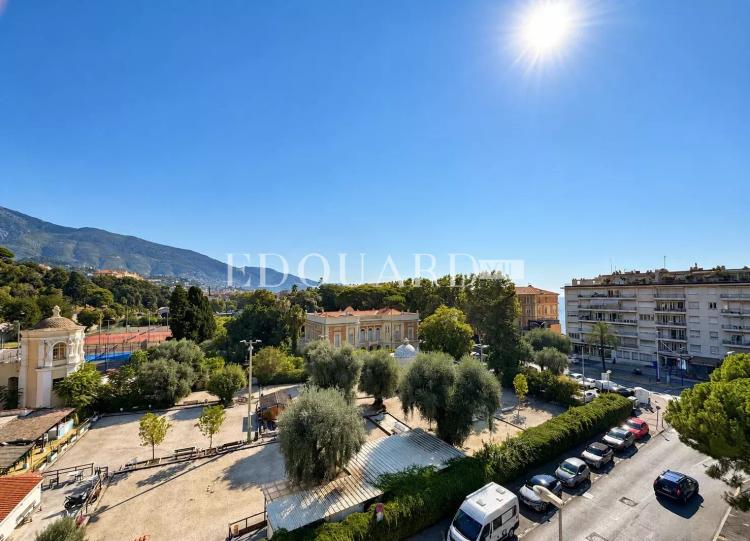 En exclusivité trois pièces à vendre avec terrasse, belle vue dégagée et garage