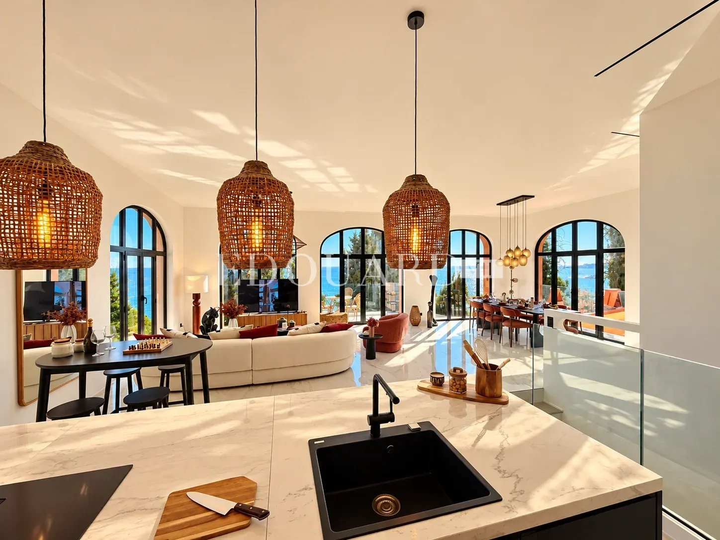 Demeure d’exception avec jardin, piscine, jacuzzi et panorama extraordinaire sur la baie de Menton