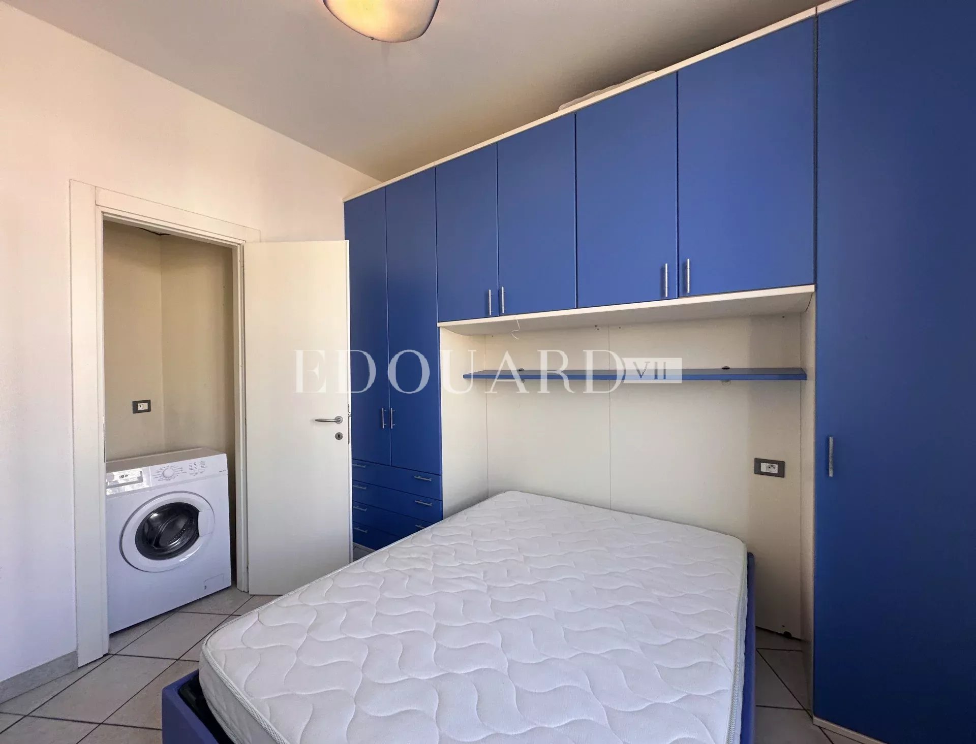 En exclusivité deux pièces en bon état dans magnifique immeuble bourgeois en plein centre de Menton