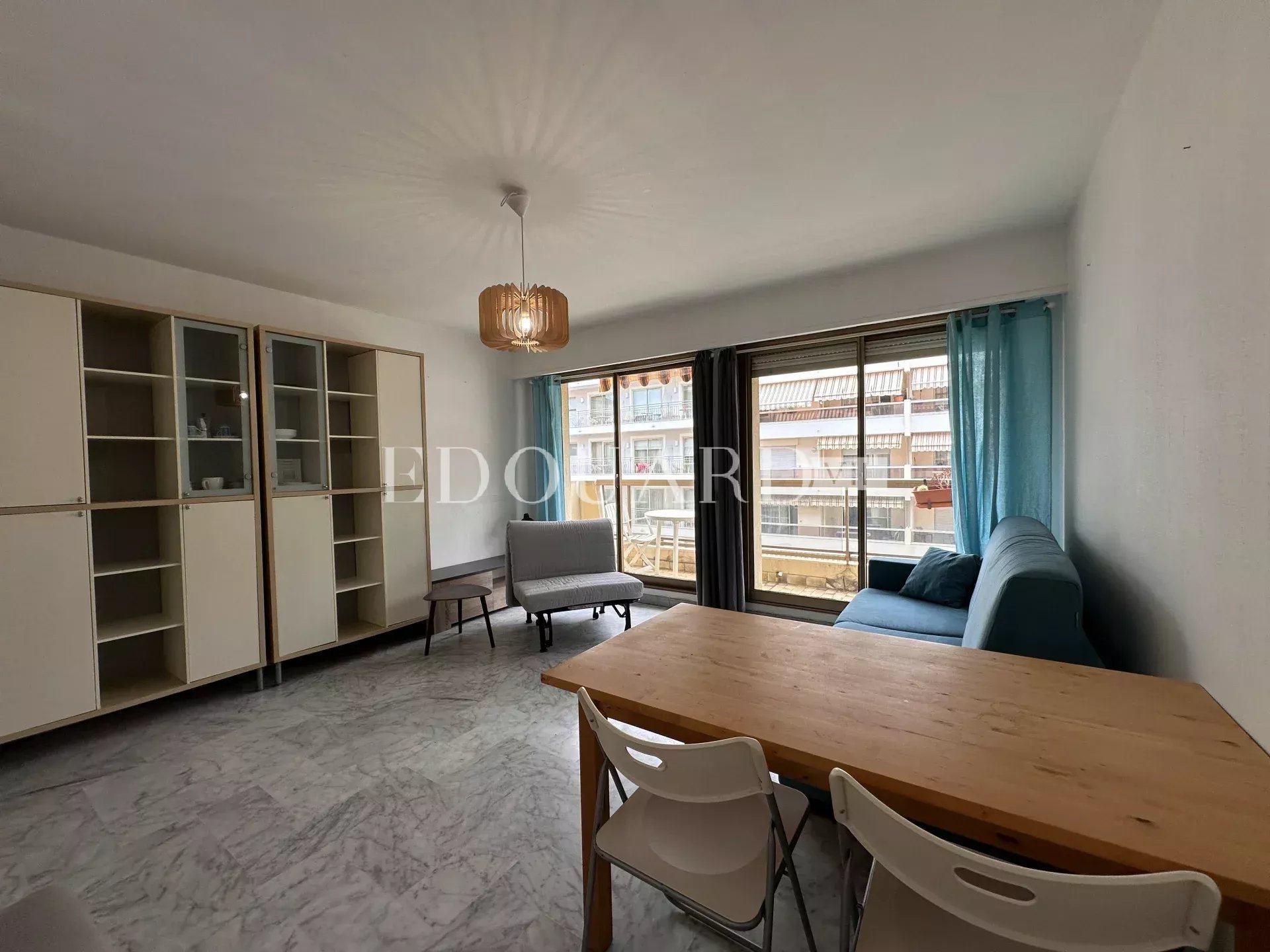 En exclusivité studio avec balcon, au quatrième étage d'un immeuble de standing avec conciergerie