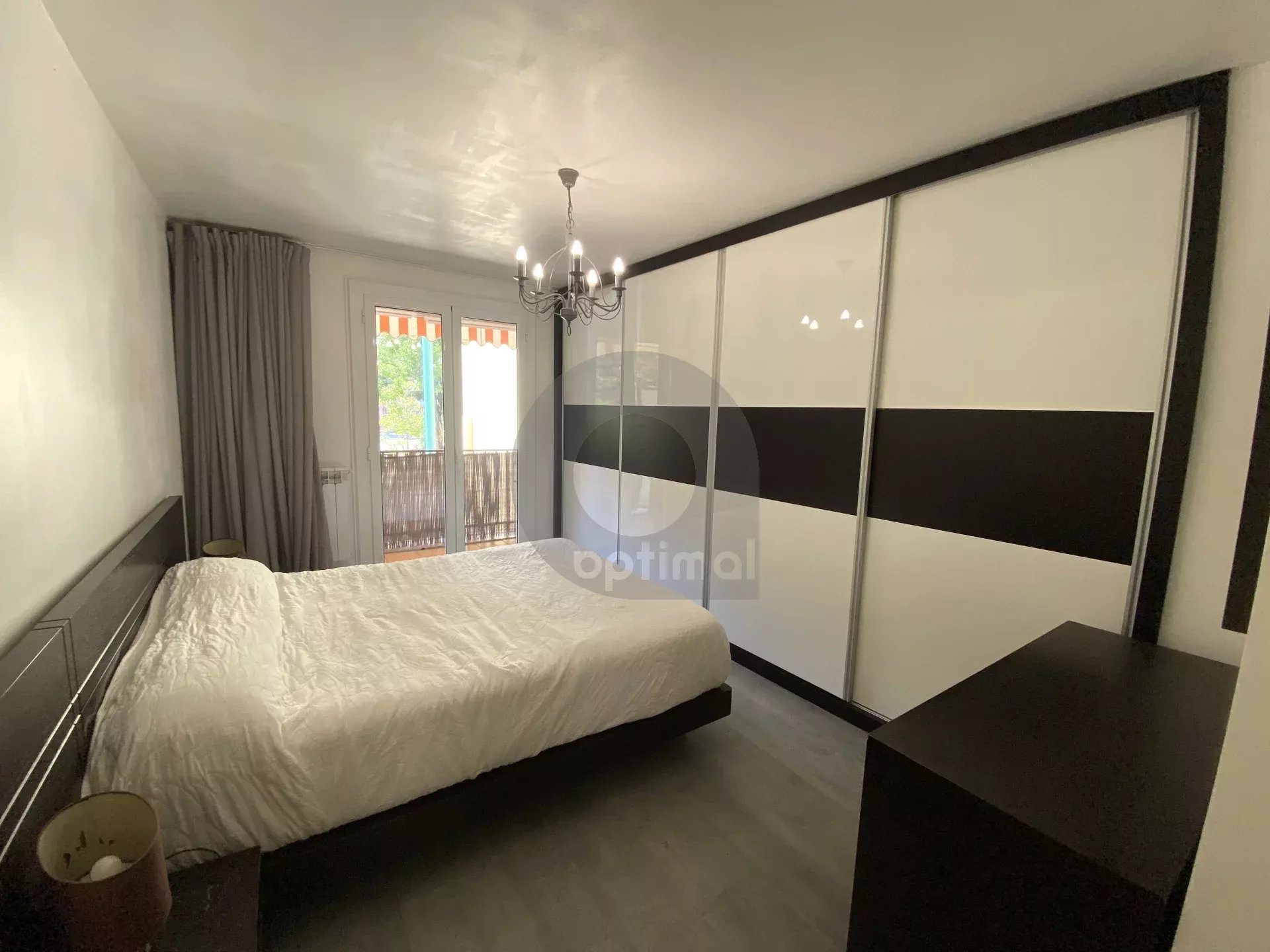 A VENDRE - MENTON CAREÏ - BEAU 3P AVEC CAVE EN BON ETAT TRAVERSANT BALCON TERRASSE ET JARDIN