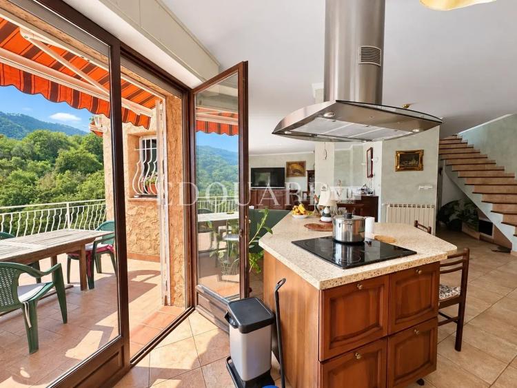 Sur la commune de Gorbio, à vendre maison indépendante avec vaste terrain constructible