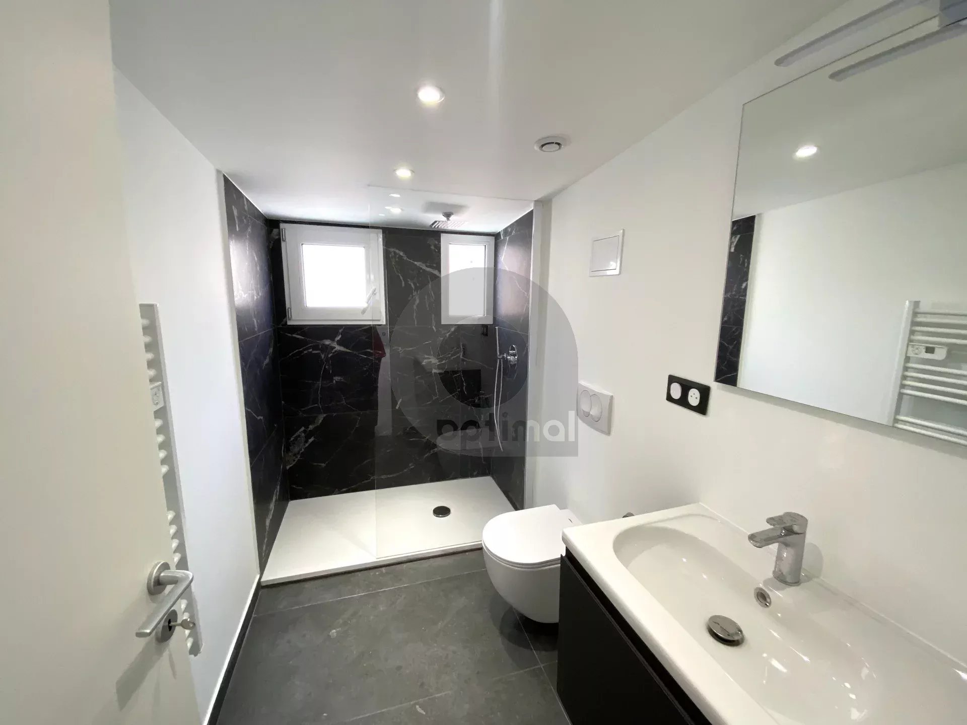 A VENDRE MENTON CENTRE 3P DERNIER ETAGE 62M2 AVEC TERRASSE 38M2