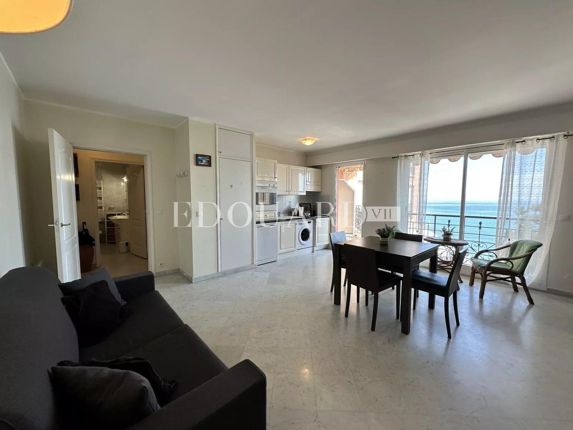 Deux pièces à vendre dans résidence de grand standing avec conciergerie, piscine, sauna et salle de sport