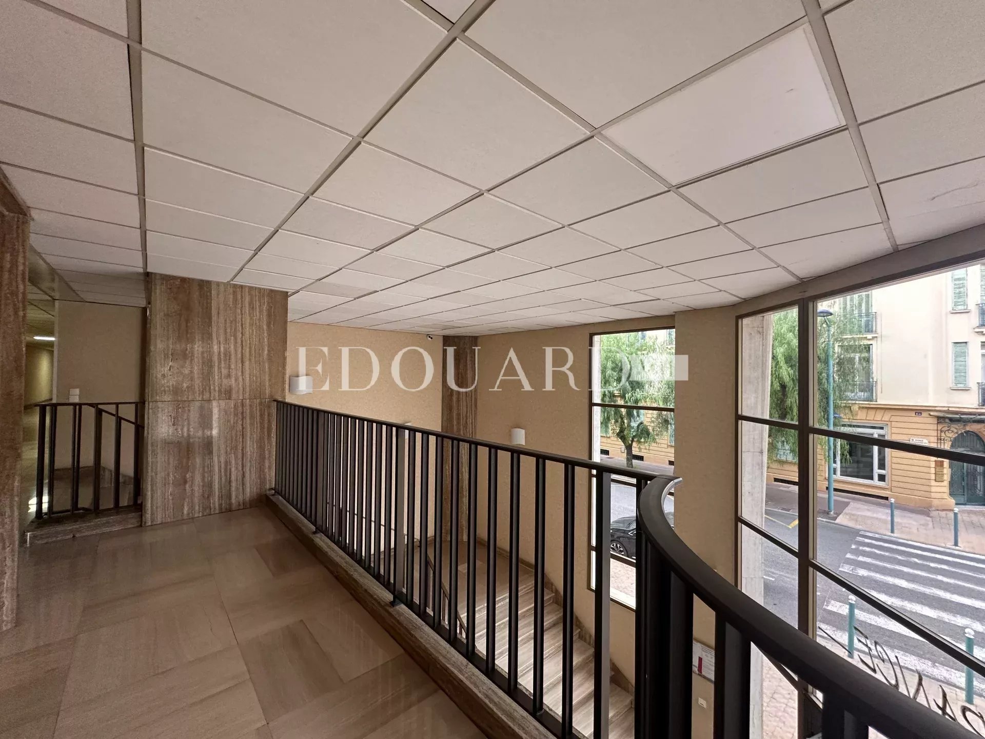 En exclusivité studio avec balcon, au quatrième étage d'un immeuble de standing avec conciergerie