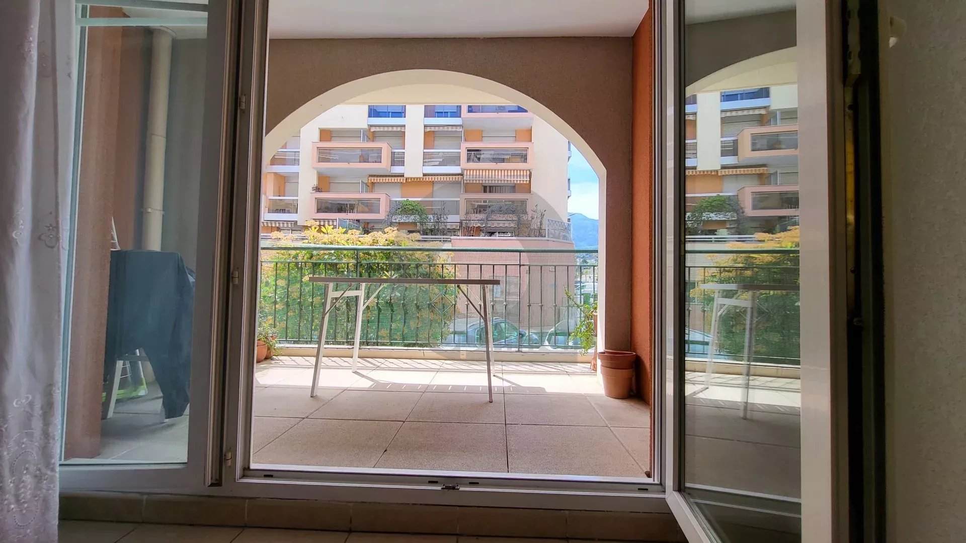 Menton centre ville - Appartement 2 Pièces - terrasse et parking