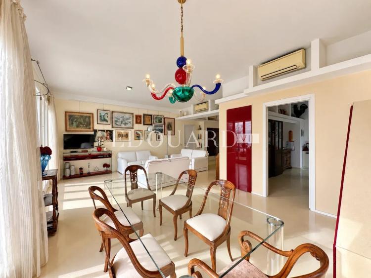 Magnifique haut de villa avec terrasse, splendide vue mer panoramique, jardin, piscine et garage
