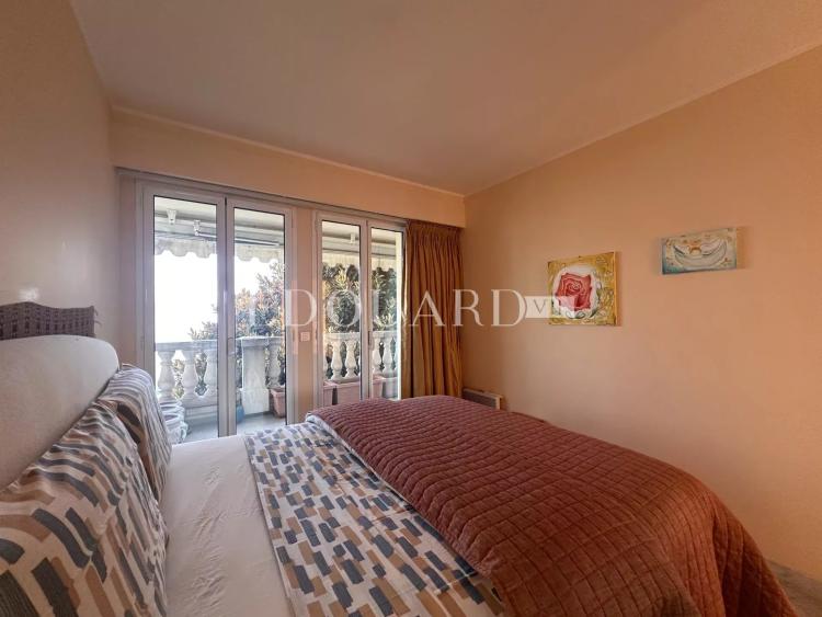 Dans résidence de luxe, deux pièces avec terrasse, balcon, belle vue mer, cave et parking en sous-sol