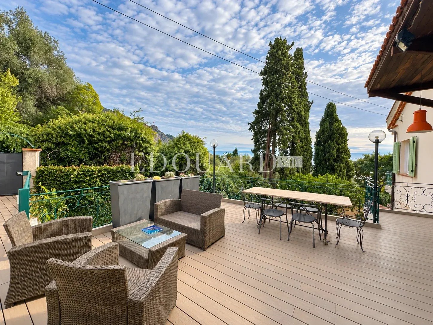 Magnifique haut de villa avec terrasse, splendide vue mer panoramique, jardin, piscine et garage