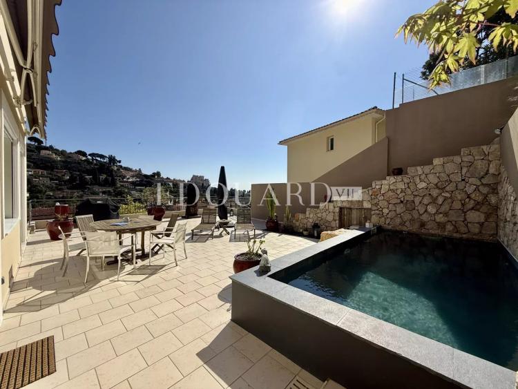 Maison d’exception à vendre à Menton Borrigo avec bassin chauffé, vaste terrasse et belle vue mer panoramique