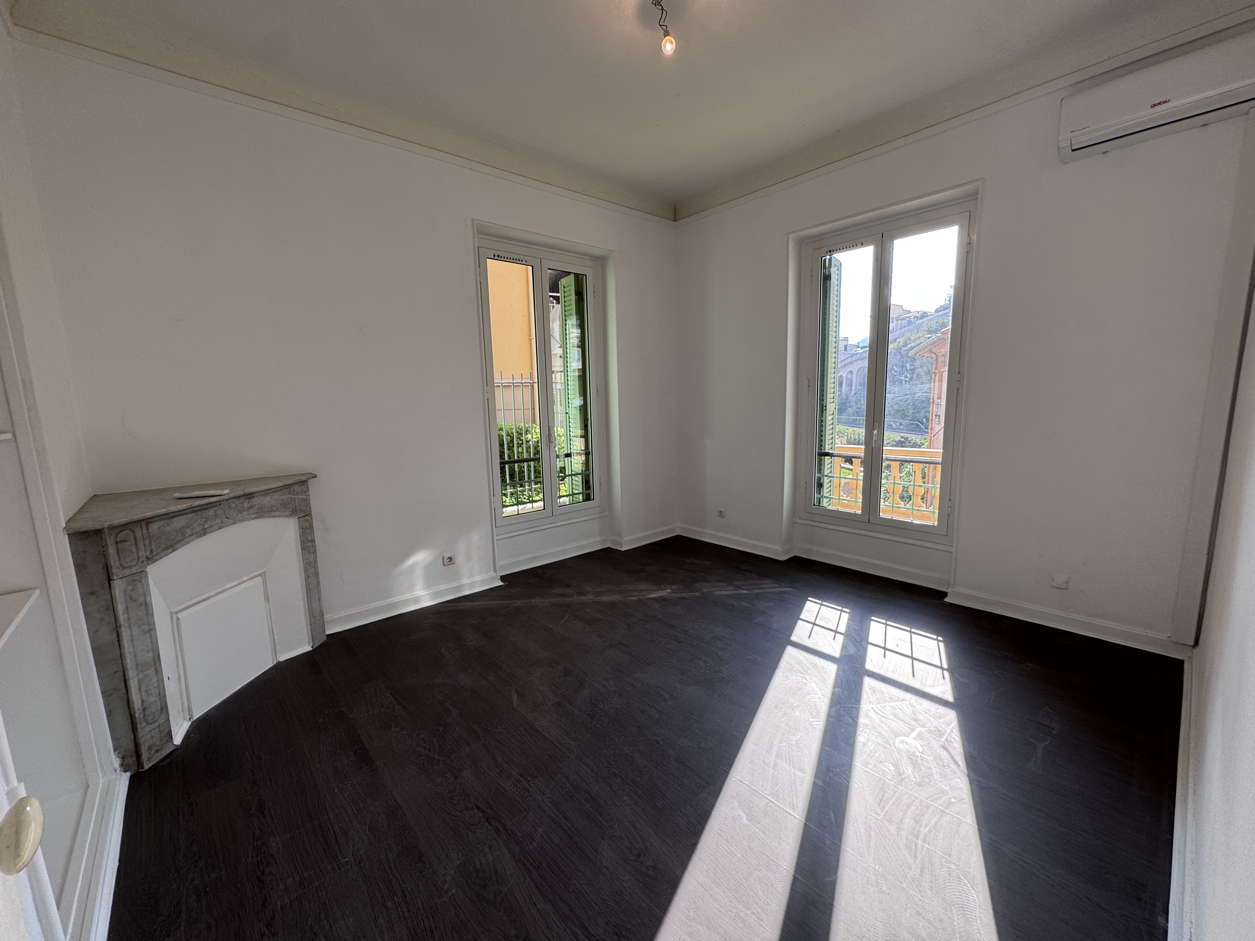 Menton – Trois-pièces avec terrasse de 27 m², proche du centre
