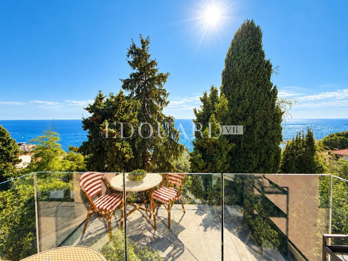 Demeure d’exception avec jardin, piscine, jacuzzi et panorama extraordinaire sur la baie de Menton