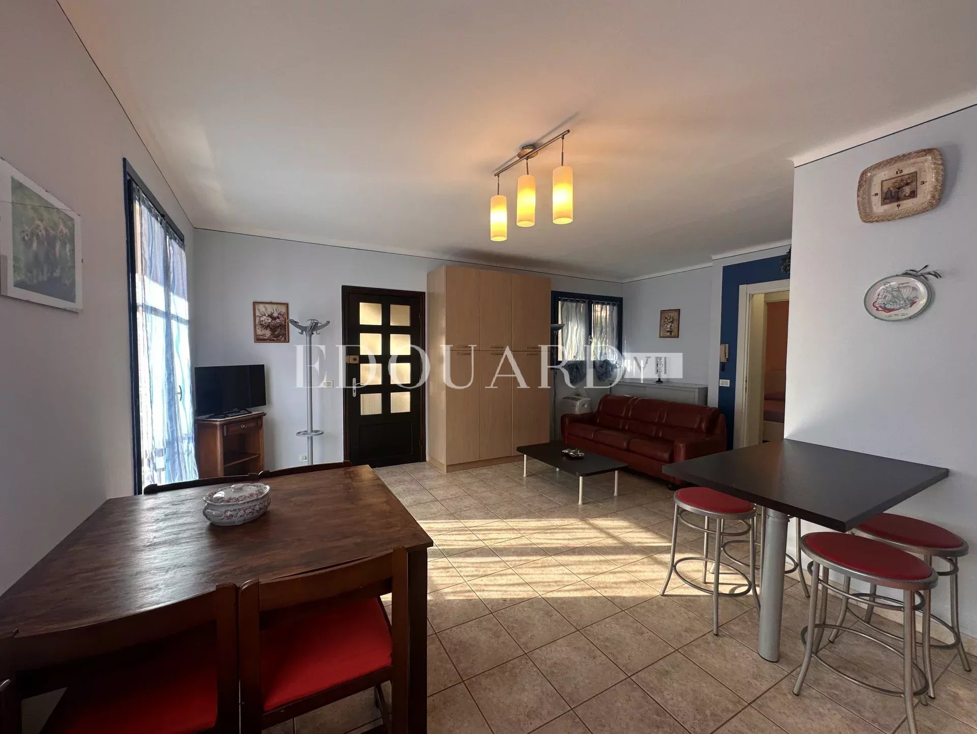 Trois pièces à vendre avec grande terrasse, au cœur du splendide quartier résidentiel de Garavan, exclusivité