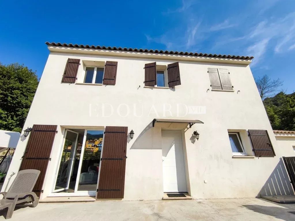 Maison individuelle récente, construite sur 1.200 m² de terrain plat, avec piscine hors sol et 30 m² de garage