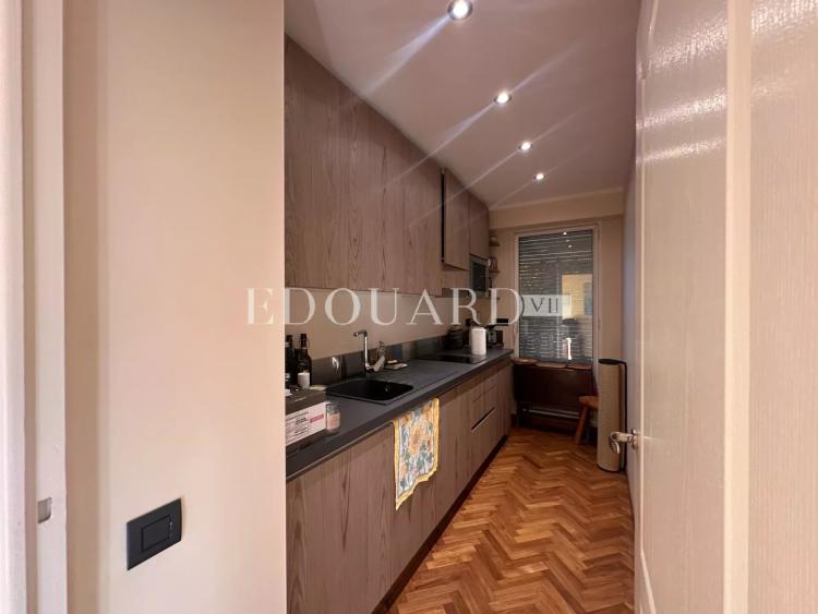 Dans résidence de luxe, deux pièces avec terrasse, balcon, belle vue mer, cave et parking en sous-sol