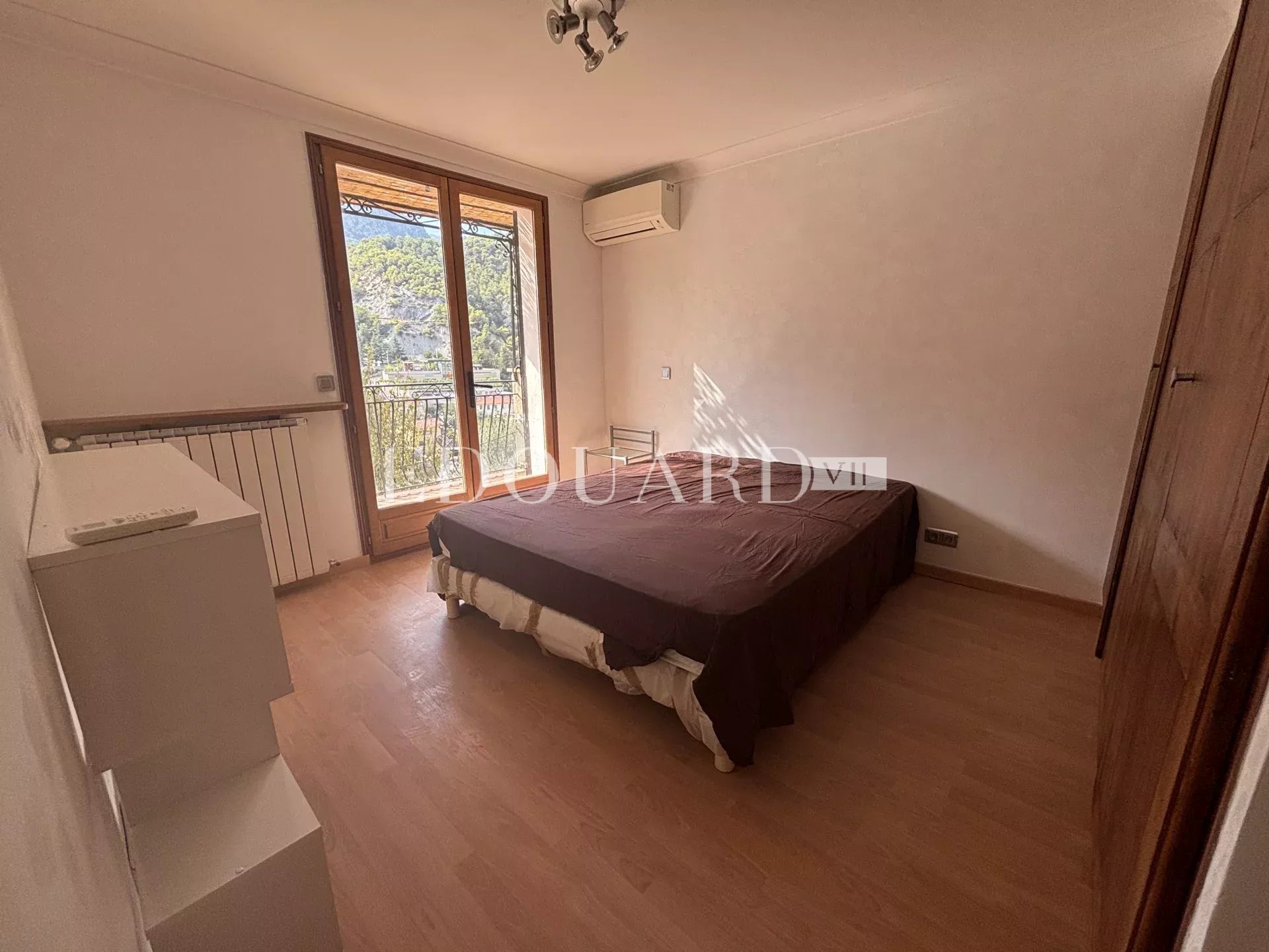 En exclusivité maison provençale à vendre avec appartement indépendante, piscine et grand jardin