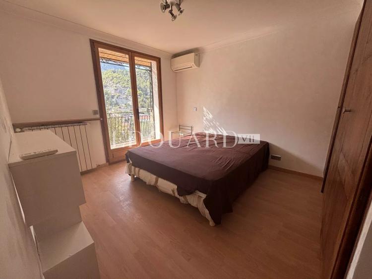 En exclusivité maison provençale à vendre avec appartement indépendante, piscine et grand jardin