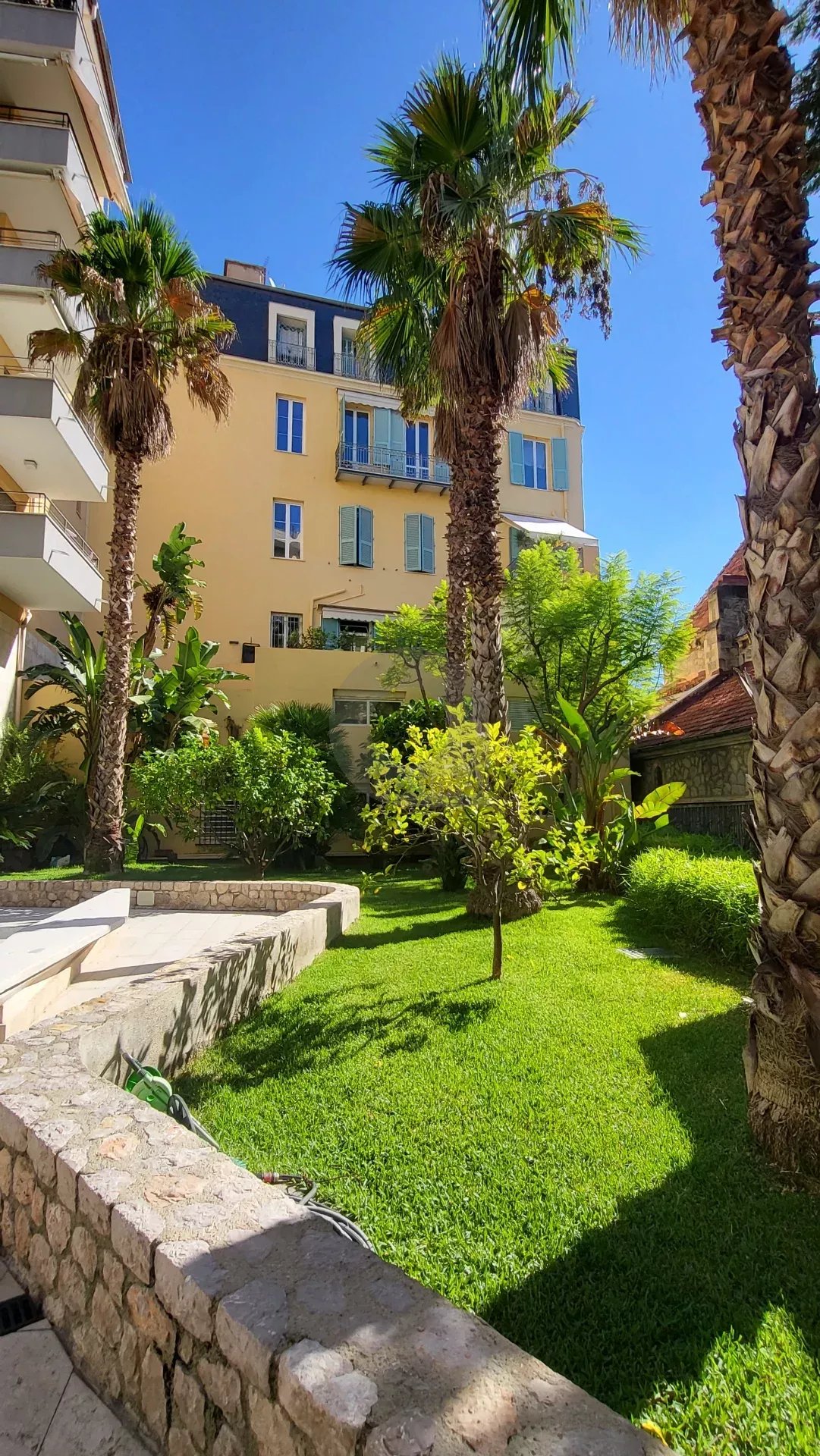 Menton Casino - Résidence de standing - coquet studio - vue Jardin Bioves