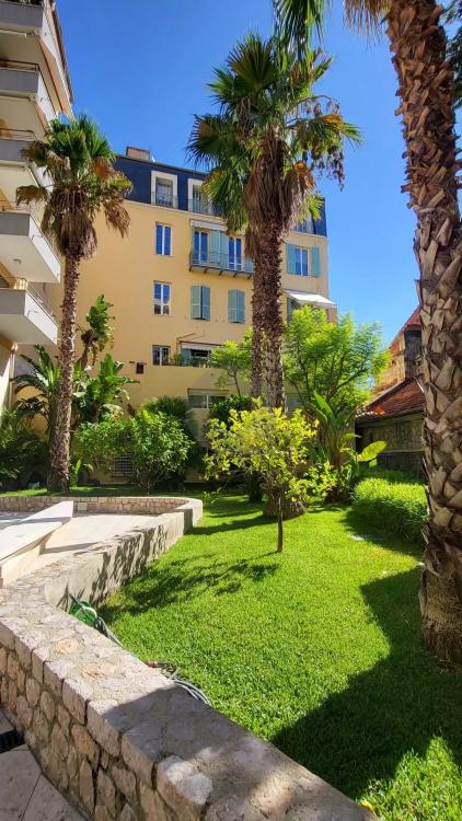 Menton Casino - Résidence de standing - coquet studio - vue Jardin Bioves