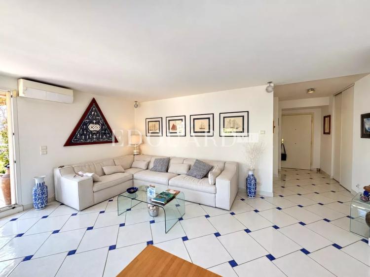 En exclusivité trois pièces à vendre avec terrasse, belle vue dégagée et garage