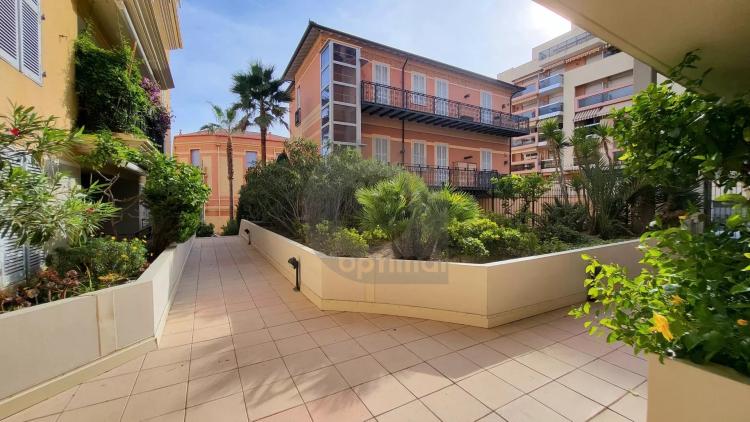 Menton centre ville - Appartement 2 Pièces - terrasse et parking