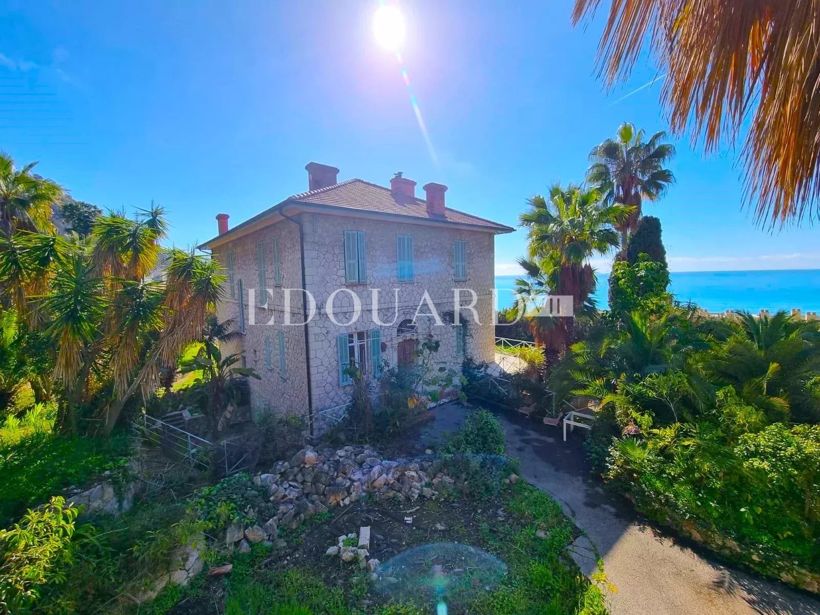 Magnifique propriété avec splendide vue mer panoramique, grande piscine, vaste pool house et immense jardin arboré