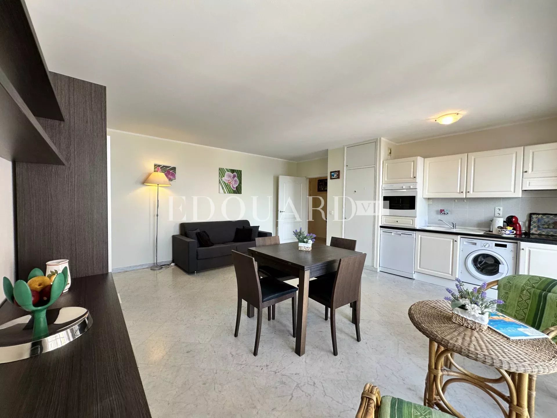 Deux pièces à vendre dans résidence de grand standing avec conciergerie, piscine, sauna et salle de sport