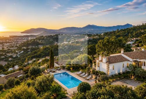 COUP DE CŒUR ASSURÉ – VILLA D’EXCEPTION AVEC VUE MER PANORAMIQUE À 180°